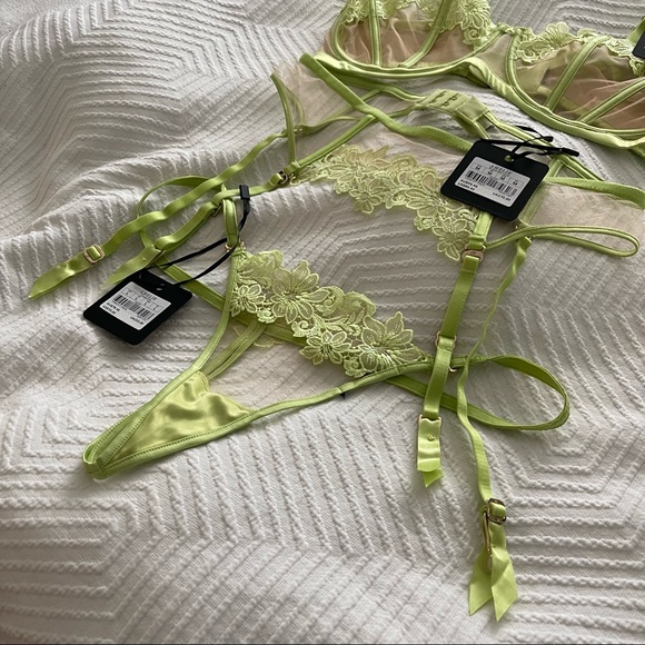 Honey Birdette Amelie 3 Piece Set in Lime Bra/Thong/Suspender - Picture 4 of 10